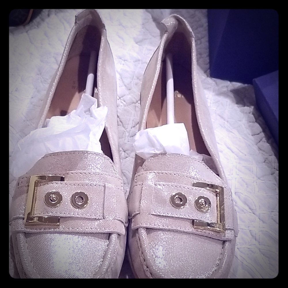 STUART WIETZMAN LIGHT GOLD LOAFERS